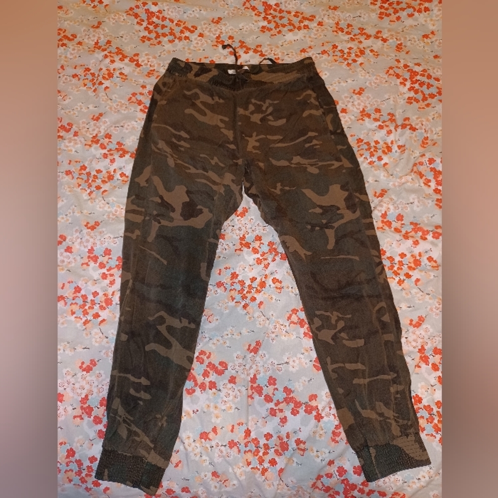 LOVERS+FRIENDS Camo pants